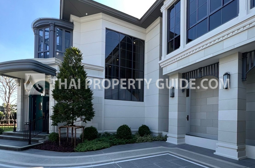 House with Shared Pool in Krung Thep Kritha 